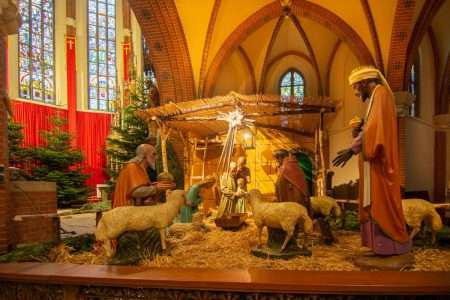 Basiliek wordt in kerstsfeer gebracht