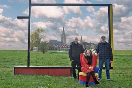 Shero schenkt stoel aan Villa Mondriaan