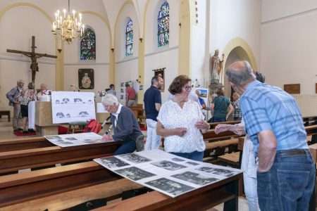 Foto 4 - Inwoners van Stokkum reageren op de plannen om van de kerk een dorpshuis te maken. Fotograaf Ton Rothengatter