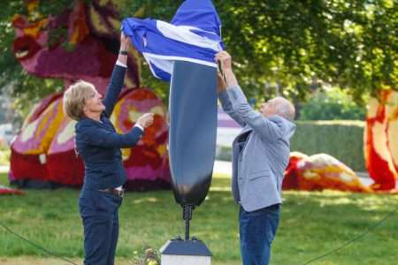 Onthulling herdenkingsmonument Joep ter Haar plantsoen