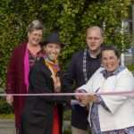 Officiële opening regenboogpad Winterswijk openingshandeling door wethouder Elvira Schepers