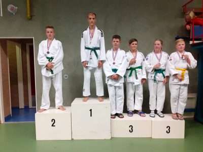 Jonge judotalenten Nippon Judo Achterhoek scoren goed op het opstaptoernooi