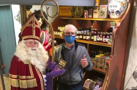 Sinterklaas opent nostalgische winkeltje