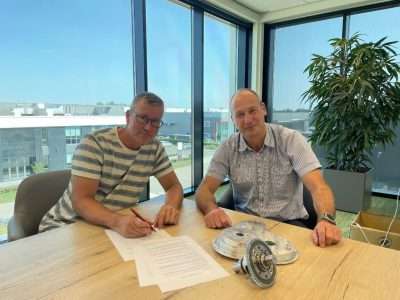 Overname Klaassen Parts door Van Raam (foto ondertekenen)