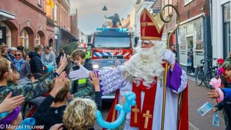 Sinterklaas werd verwelkomt door honderden kinderen