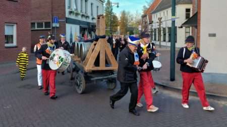 Carnaval start met kroegentocht