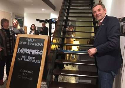 Burgemeester Stapelkamp opent leporello expositie_02