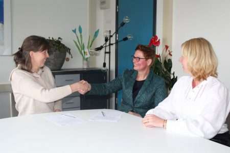 Ondertekening contract nierkliniek Elyse