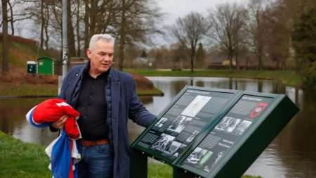 Bevrijdingsbord onthuld in Groenlo ter ere van de bevrijders van 78 jaar geleden.