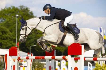 Johannes Ehning won op zaterdag opnieuw met C-Jay. Foto Digishots