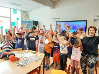 Alle 'wiesneuzen' van de Prisma school in Doetinchem De Huet kregen een mooi ECAL-petje