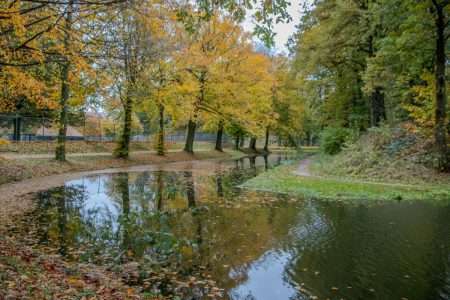 Water in de stadsgracht stijgt en droog weer tijdens evenementen