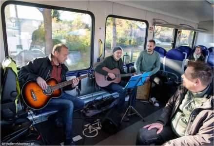 Optreden in de trein - Foto Rene Moorman