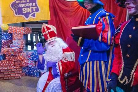 Aangepaste Sinterklaasintocht in Groenlo verloopt succesvol ondanks weeromstandigheden