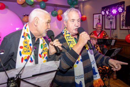 Jan Klein Gunnewiek en Nico Ressing zingen 'Deur 't plafond'