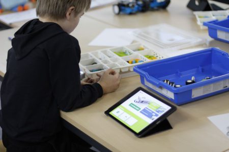 Maak een kunstrobot met LEGO WeDo