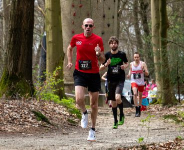 Woest Lochemsebergloop 2024 genieten en afzien onder zomerse omstandigheden.