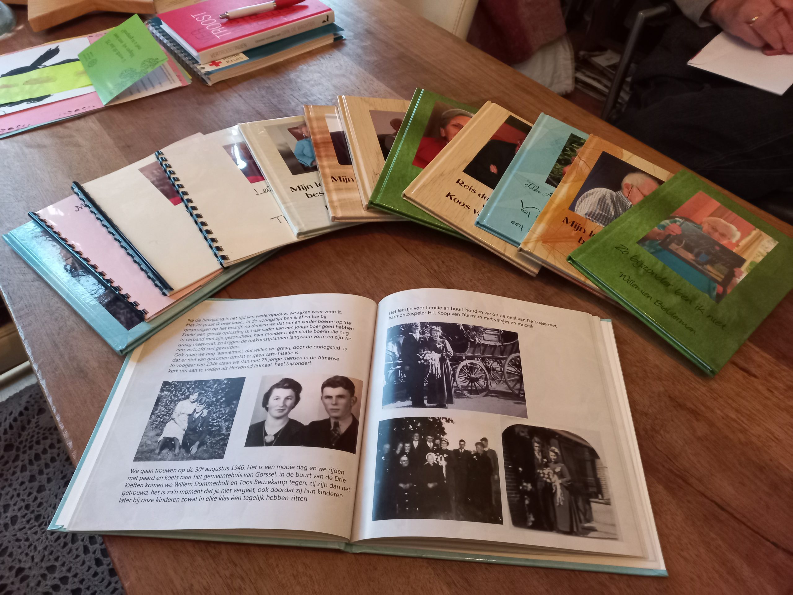 Herinneringen ophalen met ‘boeken van toen’ tijdens Alzheimer Trefpunt Lochem