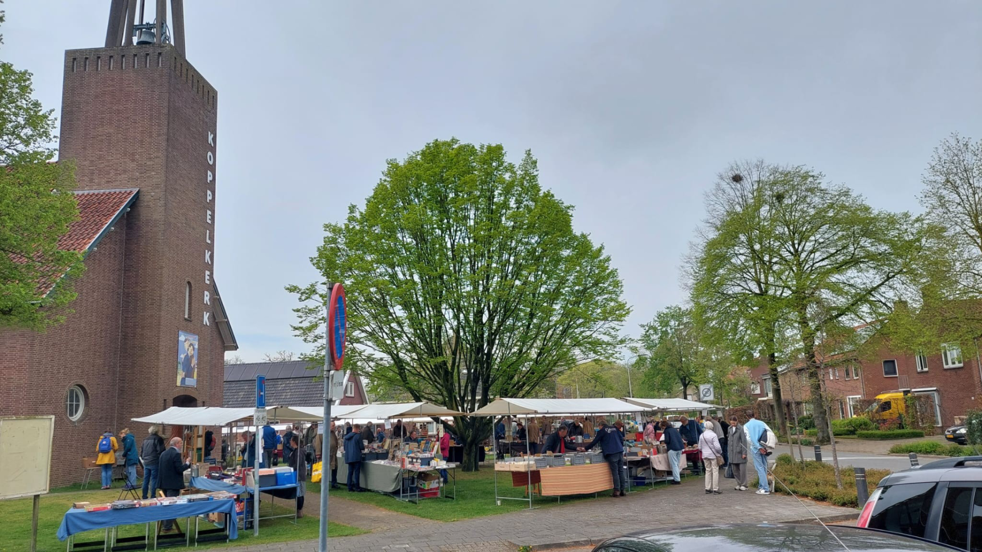 Internationale Pinksterboekenmarkt bij de Koppelkerk in Bredevoort