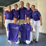 Stichting Vrienden overhandigt sportshirts aan SKB-medewerkers