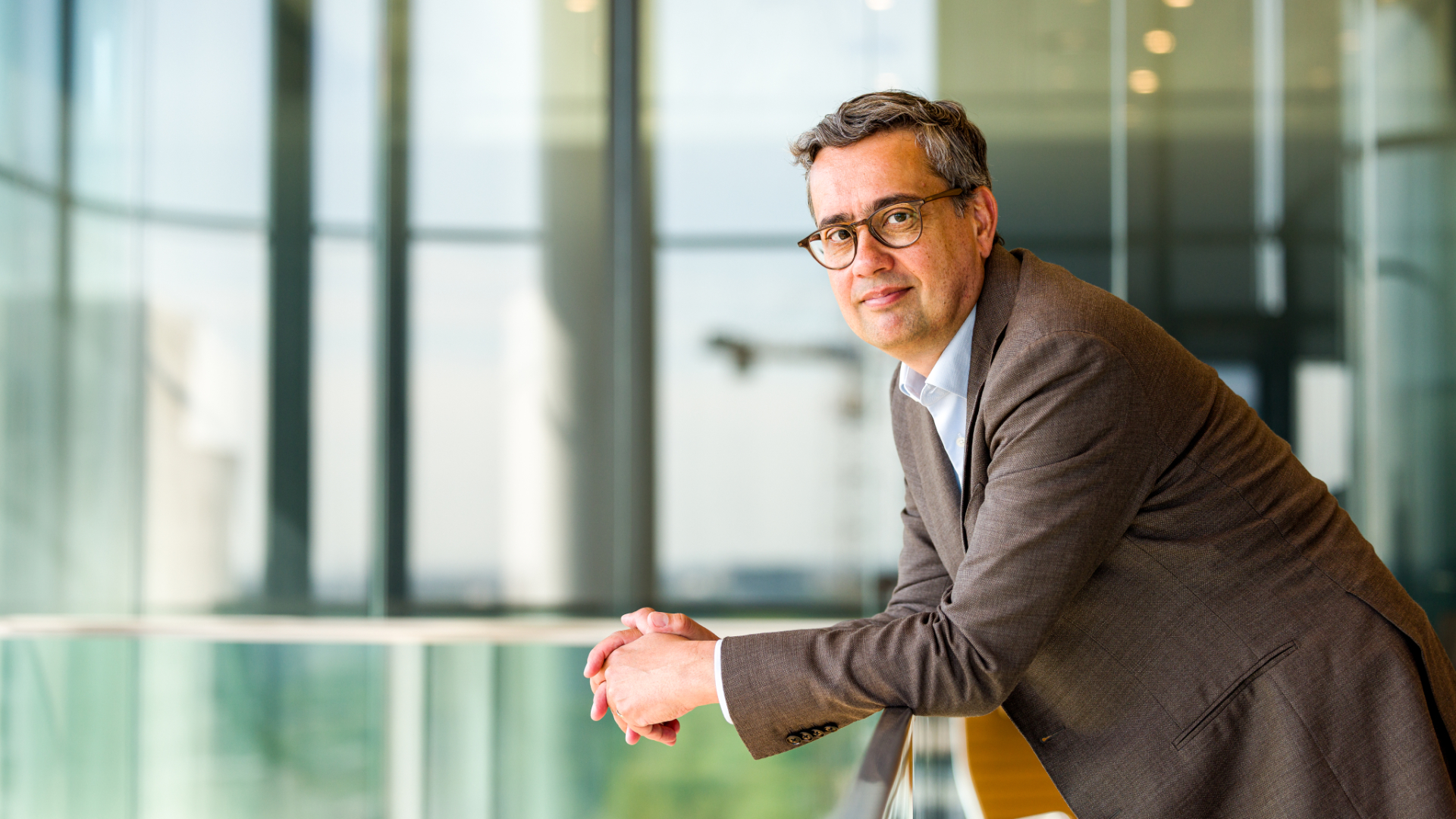 Kenniscafé in Bredevoort: Kenneth Manusama over bedreigde rechtsorde