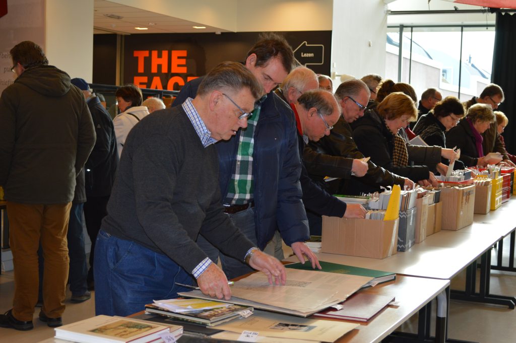 Tweedehands boekenmarkt. Bron ECAL