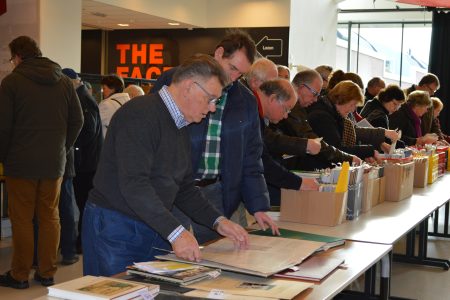 Tweedehands boekenmarkt. Bron ECAL