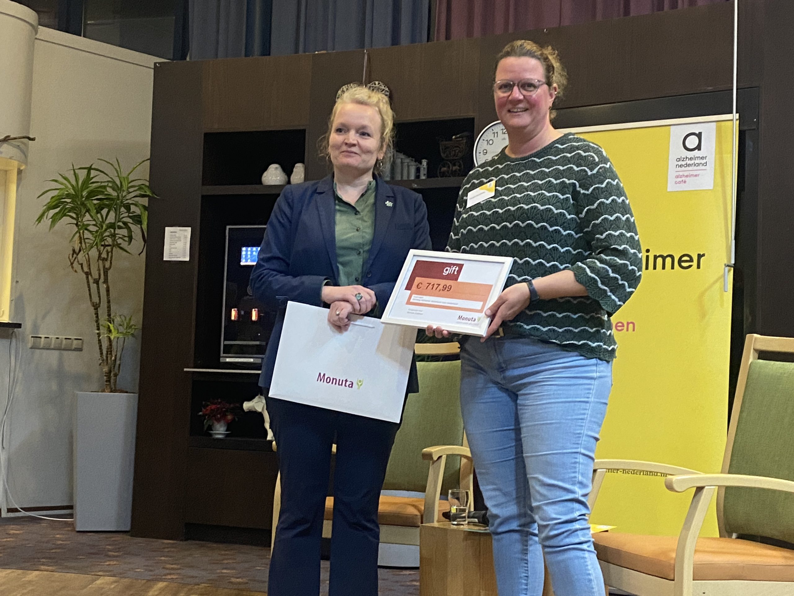 Monuta Zutphen verrast Alzheimer Café en Hospice Zutphen met hartverwarmend gebaar
