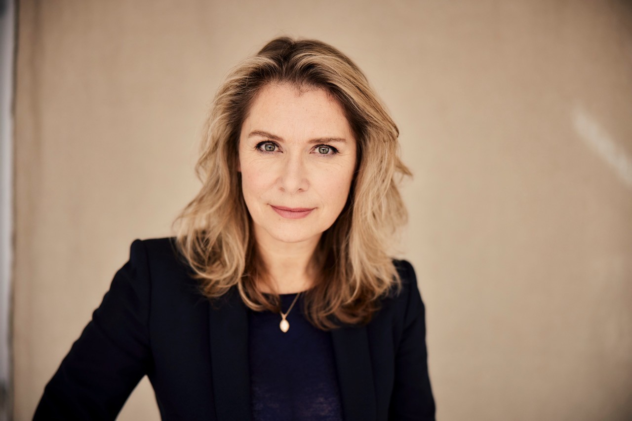 Elle van Rijn te gast in Bibliotheek Winterswijk voor interview over sterke vrouwen in oorlogstijd