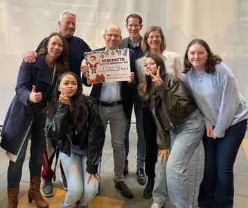 Feestelijke overhandiging van de cheque