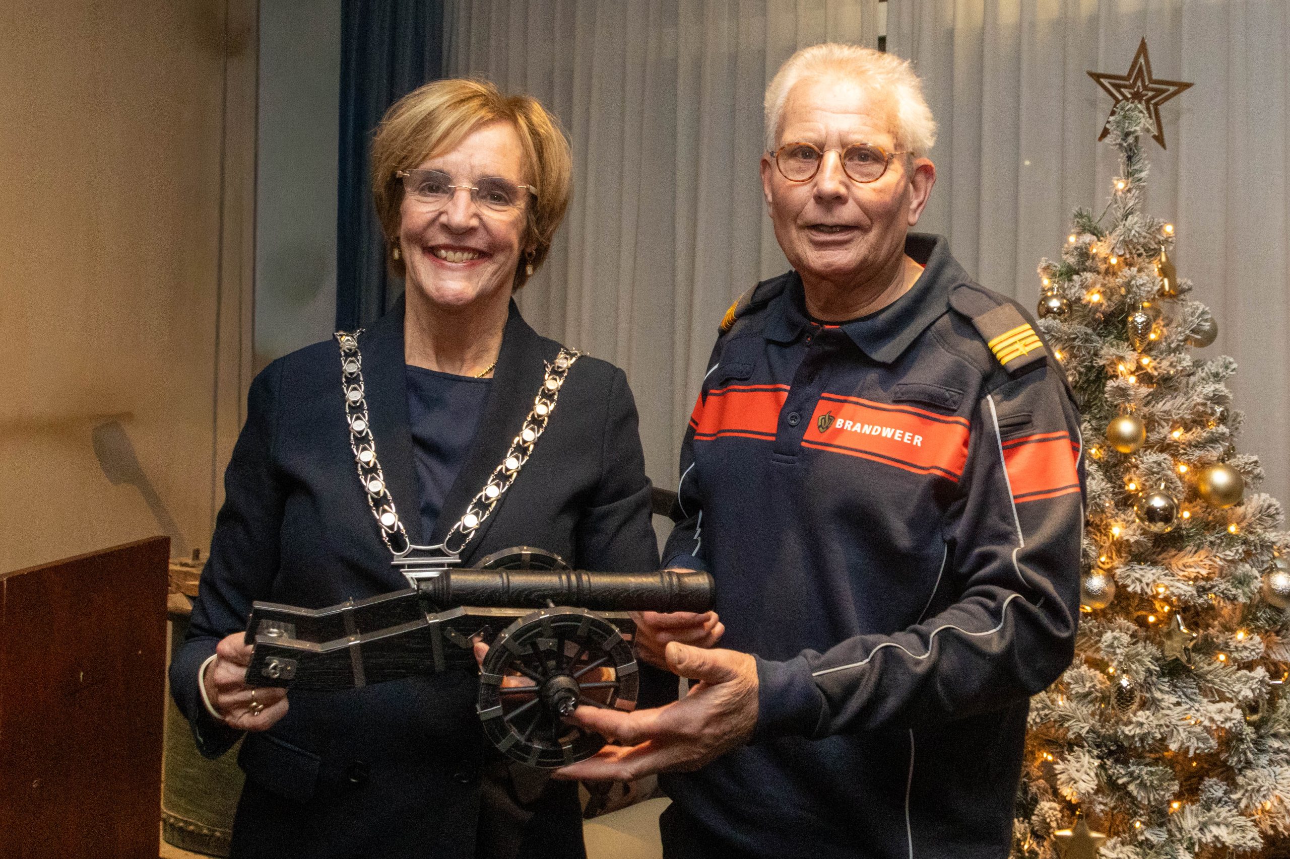 Jeugdbrandweer neemt afscheid van burgemeester Bronsvoort