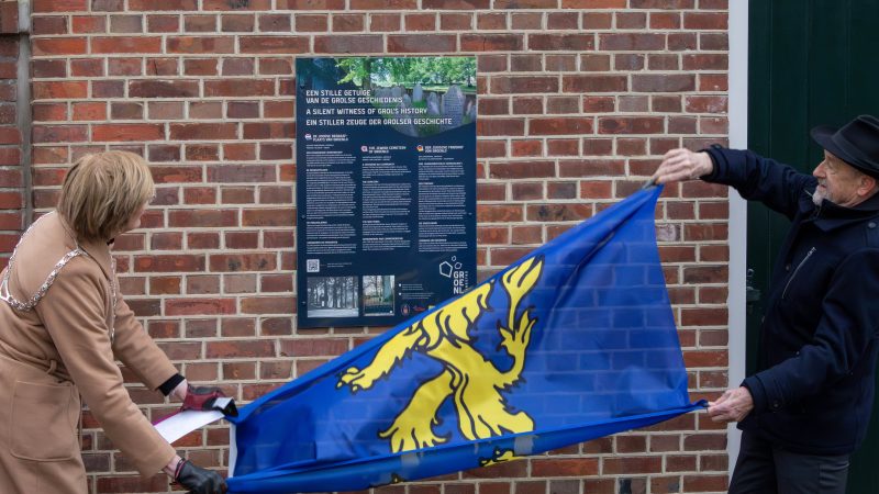 Onthullingbord Joodse begraafplaats-2