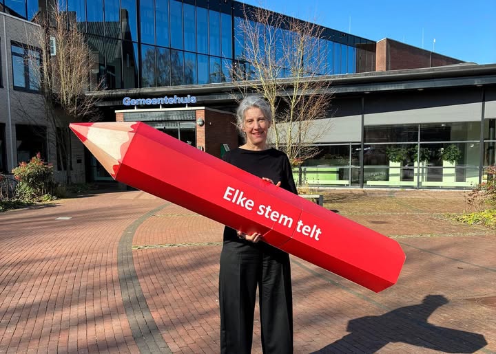 OOST GELRE — Burgemeester Gea Hofstede roept via Facebook op om vandaag te stemmen