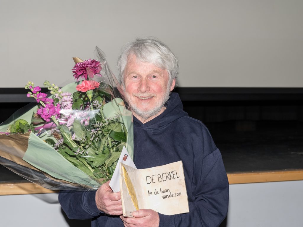 Het Beste Boek-beeld was voor Jan Baggen en zijn boek De Berkel, in de baan van de zon. FOTO JANETTE VAN EGTEN