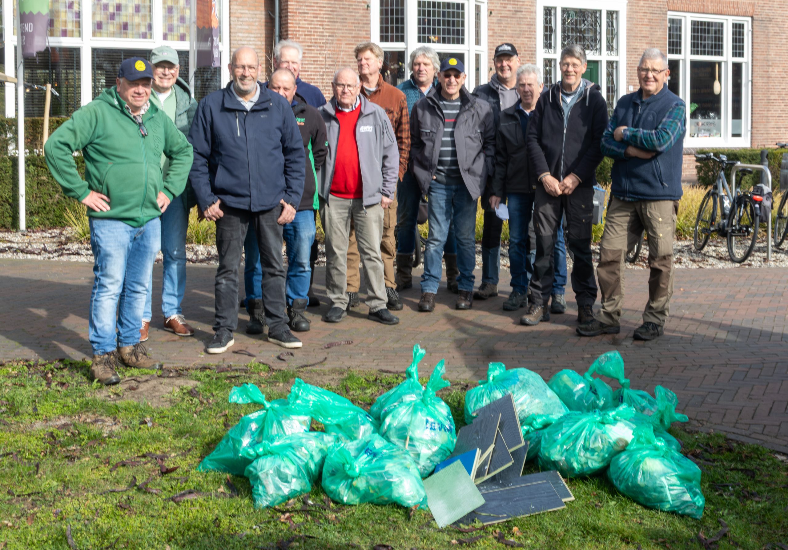 GROENLO — Zwerfafval rond gracht en Halve Maan blijft hardnekkig probleem