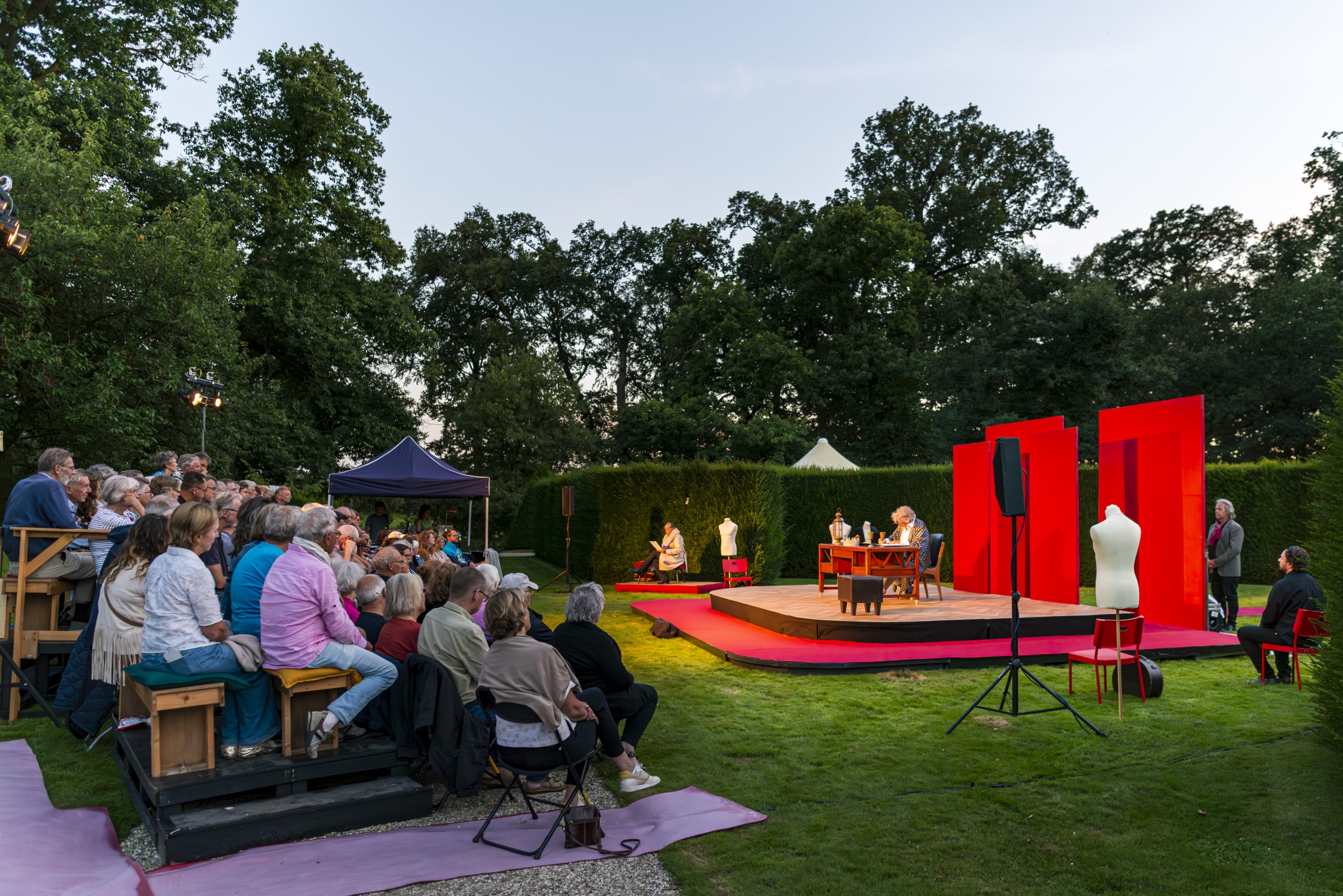 BREDEVOORT — Theatergroep Smeedwerk brengt koningsdrama naar Vestingpark Bredevoort