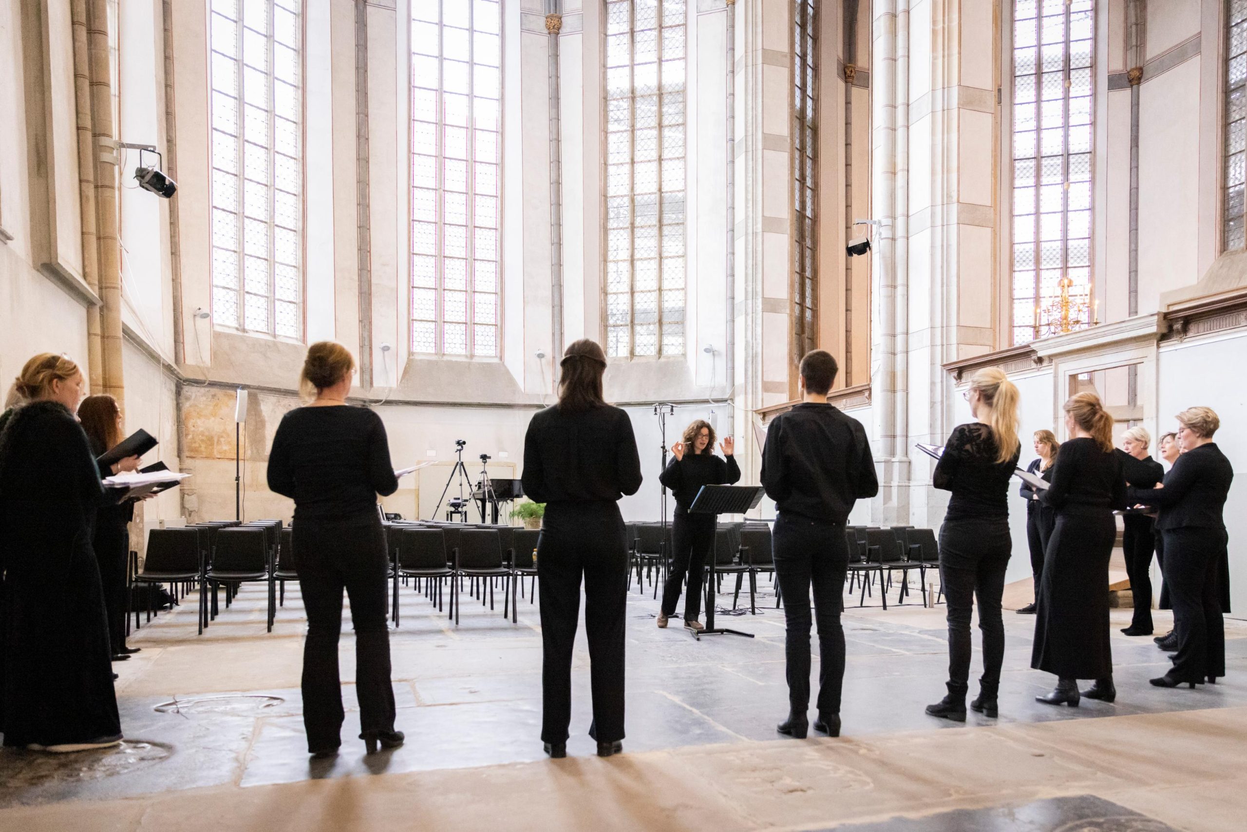 Vrouwenkamerkoor Hera brengt romantisch zomerconcert in Gudulakerk Lochem