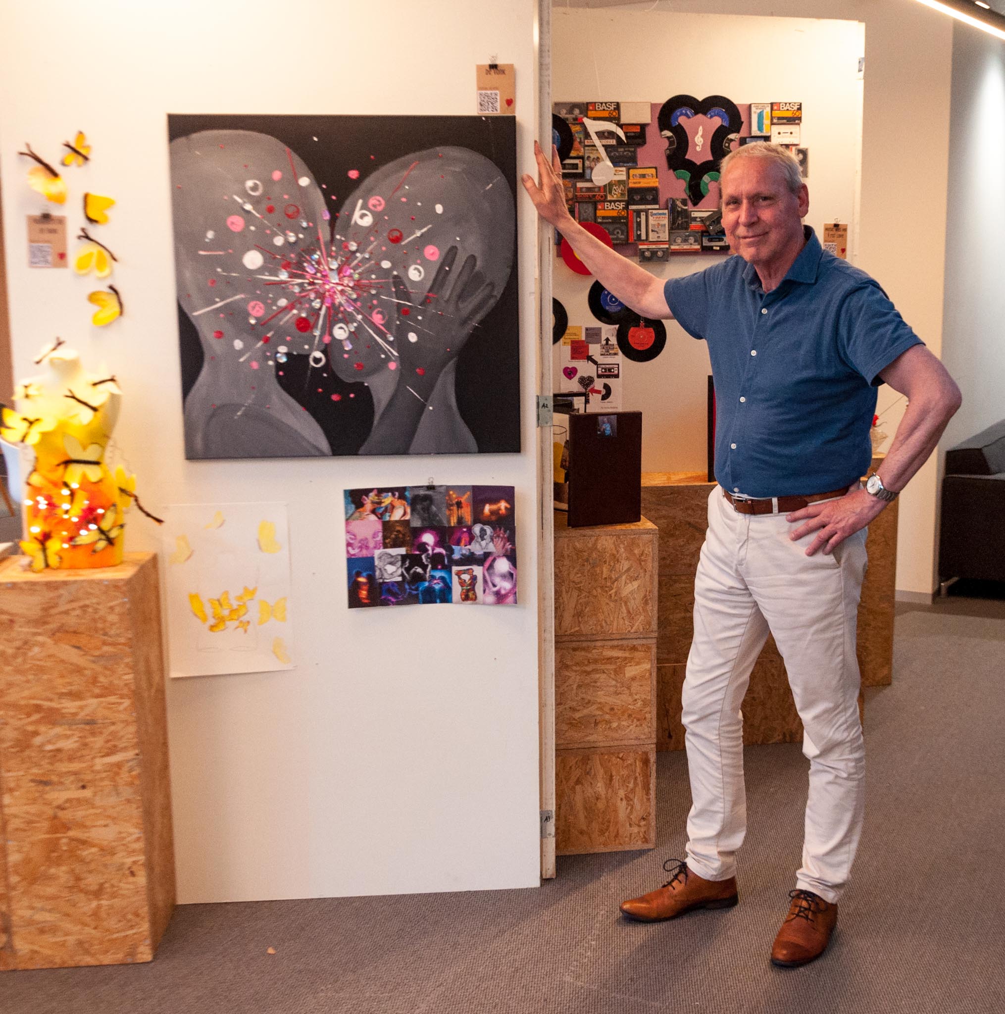 Eindexamenleerlingen Marianum exposeren kunstwerken over liefde in gemeentehuis