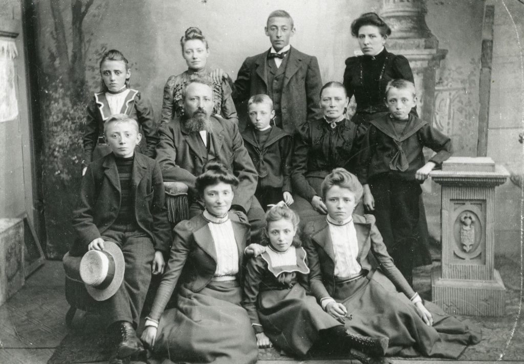 Portret van de familie Olthoff. Bron collectie ECAL