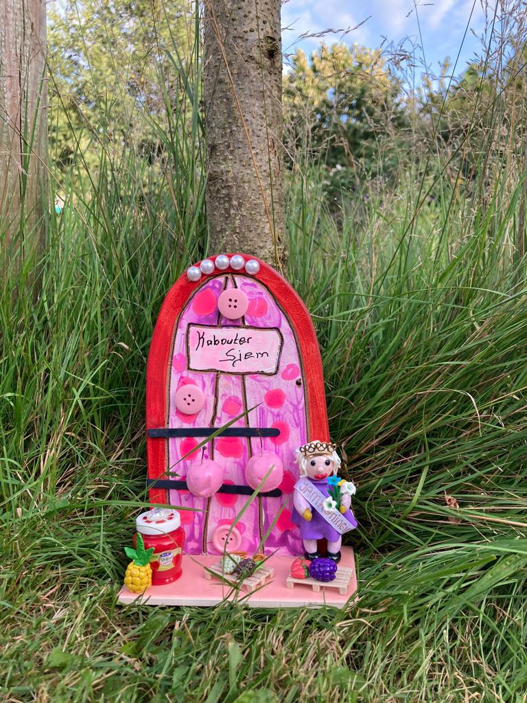 Kabouterroute in Neede leidt langs bijzondere deuren en speelplekken